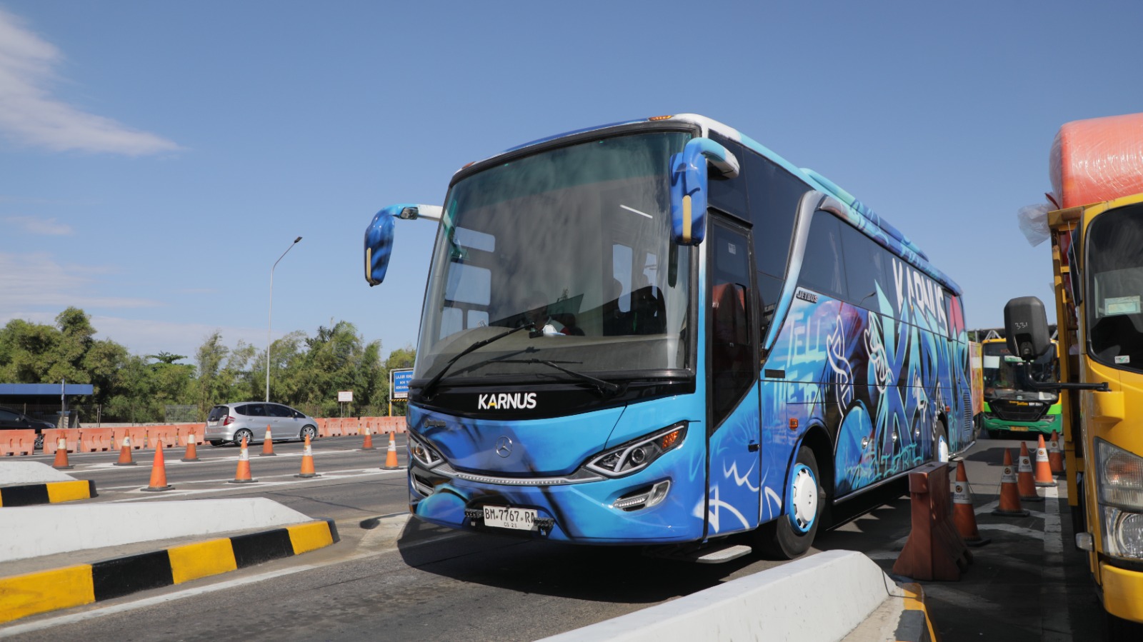 Pecahkan Rekor MURI, Konsep Karnus Gelar Podcast Edukasi Kesehatan 18 Jam Nonstop di Bus Trans-Jawa