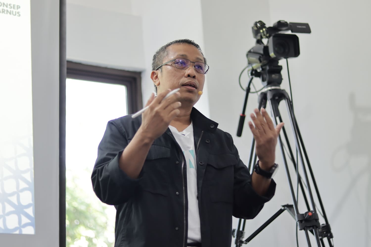 Bpk. Iwan Benny Purwowidodo, dalam Seminar Tematik & Cooking Class Konsep Karnus ke-16